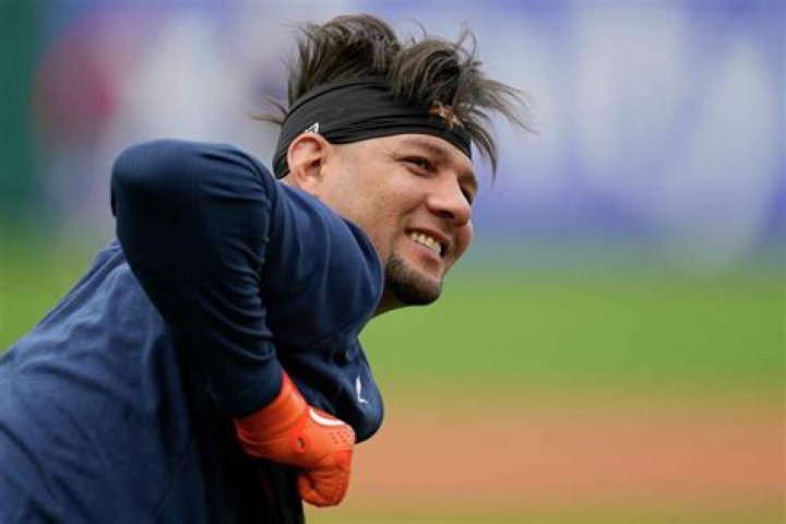 All About Yuli Gurriel's Family