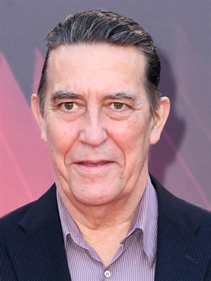 Ciarn Hinds Standing Tall: Uncovering The Renowned Actor's Height