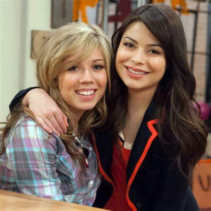 Discover The Life And Achievements Of Jennette McCurdy, Star Of "iCarly"