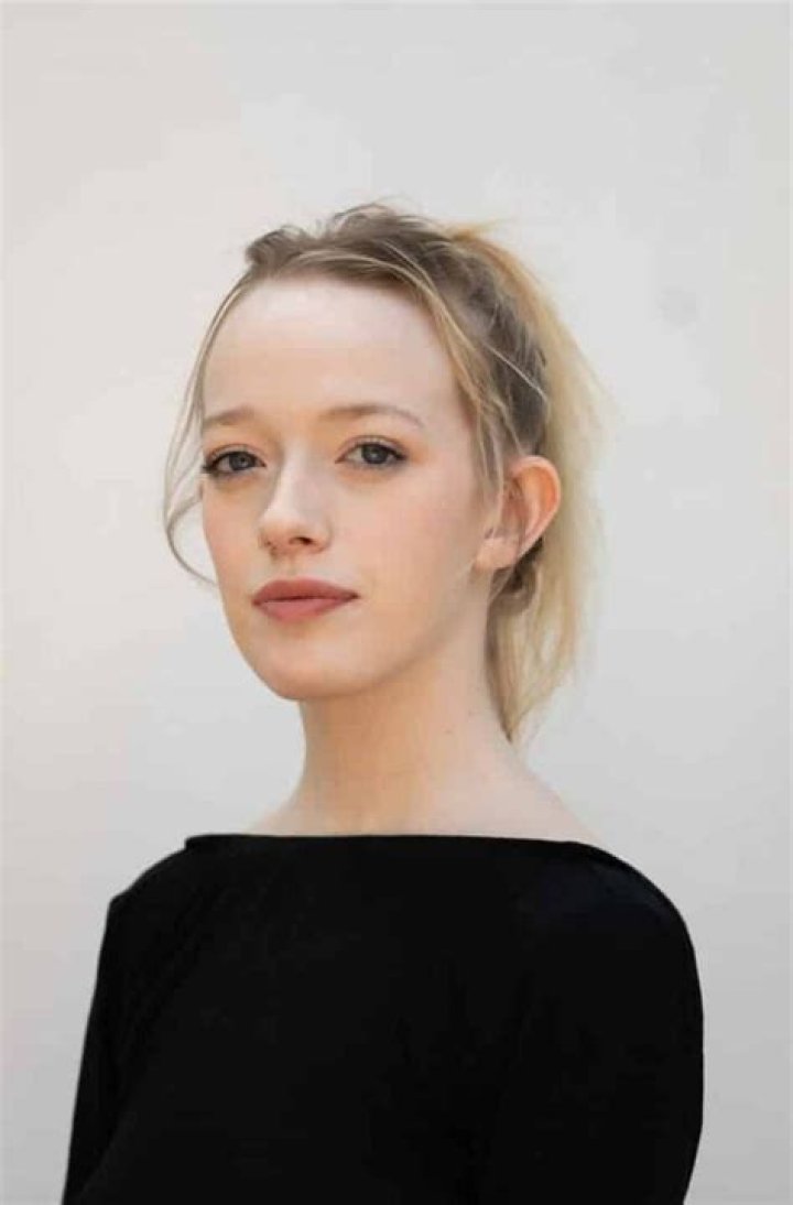 How Old Is Amybeth McNulty Today? | Comprehensive Age Guide