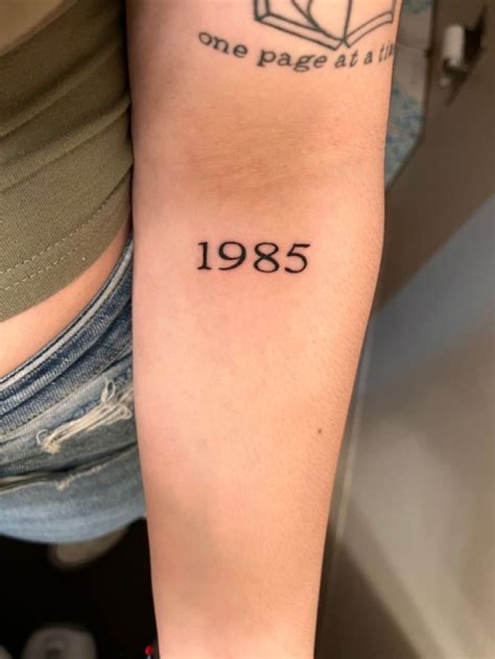 Lewis Hamilton's 1985 Tattoo: A Symbol Of Inspiration