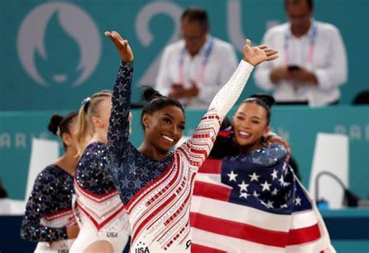 Shaq Talks Gymnastics With Simone Biles