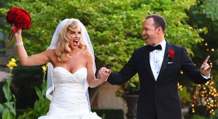 The Untold Truth About Jenny McCarthy And Donnie Wahlberg's Divorce