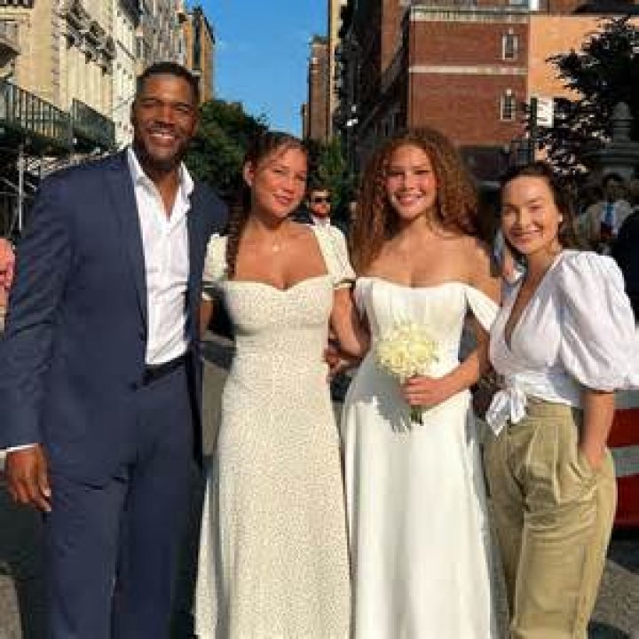 Unveiling The Heart Of Football: Who Is Michael Strahan Married To?
