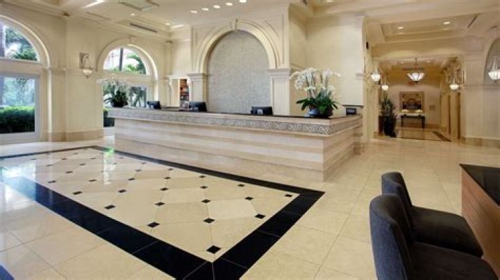 Your Gateway To Naples: Hilton Naples Tamiami Trail Hotel